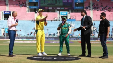 ফাইনালে যাওয়ার লড়াইয়ে ব্যাটিংয়ে দক্ষিণ আফ্রিকা