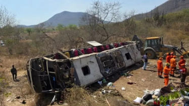 ভয়াবহ বাস দুর্ঘটনায় নারী-শিশুসহ নিহত ১৬