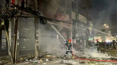 প্রথম আলোর অফিসে আগুন নেভাতে গিয়ে দুই ফায়ার কর্মী বিদ্যুৎস্পৃষ্ট