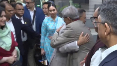 দেশে ফিরে মির্জা ফখরুলের সঙ্গে তারেক রহমানের প্রথম কোলাকুলি