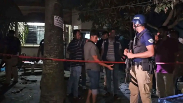 সাভারে একটি বাড়ি ঘিরে রেখেছে পুলিশ