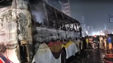 রাজধানীর যাত্রীবাহী বাসে আগুন রাজধানীর যাত্রীবাহী বাসে আগুন