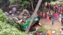 বৈদ্যুতিক খুঁটির সঙ্গে ধাক্কা লেগে খাদে যাত্রীবাহী বাস, নিহত ২