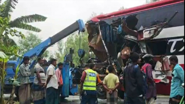 বিরামপুরে বাস ও ট্রাকের সংঘর্ষে দুইজনের মৃত্যু