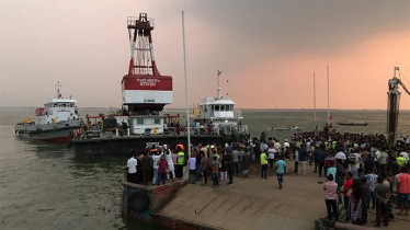 পানির ৩০ ফুট নিচে বাসটি মিললেও এখন তা ৮০ ফুট গভীরে