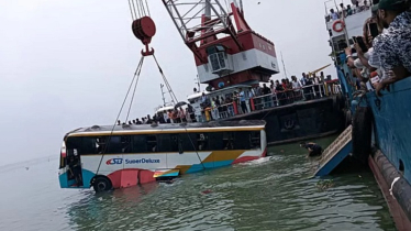 আবারও পদ্মা নদীতে পড়ল যাত্রীবাহী বাস