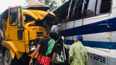 ঢাকা-পাবনা মহাসড়কে বাস-ট্রাকের সংঘর্ষে নিহত ৩, আহত ১০