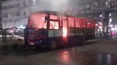 রাজধানীতে আরও তিন বাসে আগুন, ফুলবাড়ীতে দগ্ধ হয়ে ঘুমন্ত চালকের মৃত্যু