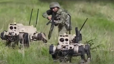 ড্রোন ও রোবট কুকুরের উচ্চ প্রযুক্তি সমন্বয়ে চীনা সেনাবাহিনীর মহড়া