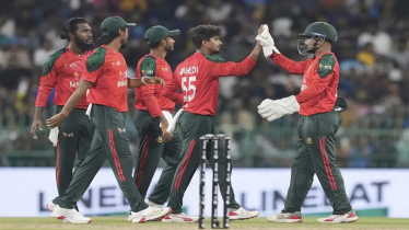 ১৫ ওভারে একশ’ ছাড়াল হংকং