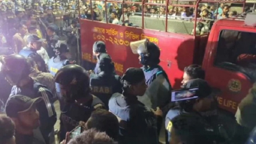 উদীচীর কেন্দ্রীয় কার্যালয়ে আগুন, নিয়ন্ত্রণে চার ইউনিট