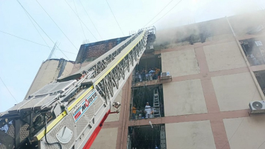 রাজধানীর গুলিস্তানে মার্কেটে আগুন, নিয়ন্ত্রণে ১১ ইউনিট