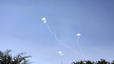 ইসরায়েলে ৭৫ রকেট ছুড়ল হিজবুল্লাহ