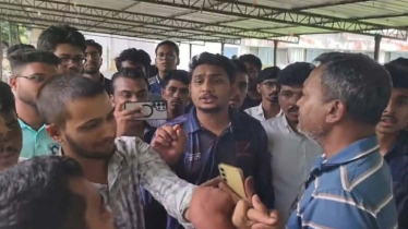 র‍্যাগিংয়ের ভিডিও ধারণ করায় রাবিতে প্রক্টরের সামনেই সাংবাদিকদের ওপর হামলা