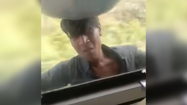 চলন্ত ট্রেনের দরজা থেকে ছিটকে পড়লো ঝুলন্ত হকার! ভিডিও ভাইরাল