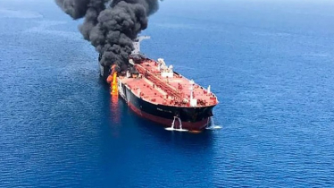 হরমুজ প্রণালিতে তিন জাহাজে হামলা,২৩ নাবিক উদ্ধার 