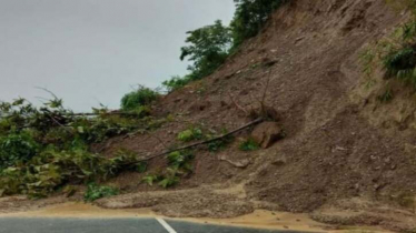 খাগড়াছড়িতে পাহাড়ধসে সড়ক যোগাযোগ বন্ধ খাগড়াছড়িতে পাহাড়ধসে সড়ক যোগাযোগ বন্ধ