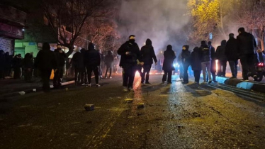 ইরানে বিক্ষোভের দাবানল, আহতদের ভিড়ে দিশেহারা হাসপাতালগুলো