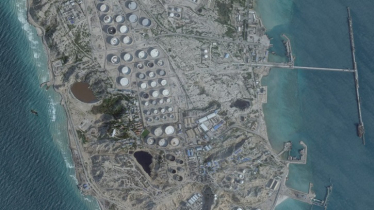 ইরানের খারগ দ্বীপে মার্কিন হামলা, ‘নিয়ন্ত্রণের বাইরে’ যেতে পারে তেলের বাজার