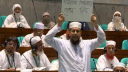সংসদে প্ল্যাকার্ড হাতে জামায়াত এমপি জানালেন ‘মাদ্রাসার শিক্ষকদের