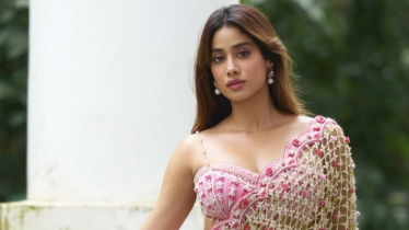ইন্ডাস্ট্রিতে নিরাপদে টিকে থাকার সহজ উপায় জানালেন জাহ্নবী ইন্ডাস্ট্রিতে নিরাপদে টিকে থাকার সহজ উপায় জানালেন জাহ্নবী