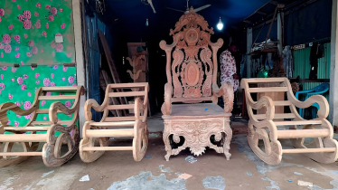 খালেদা জিয়া-তারেক রহমানের জন্য তৈরি হচ্ছে সেগুন কাঠের ৭ ফুট ৩ ইঞ্চির চেয়ার