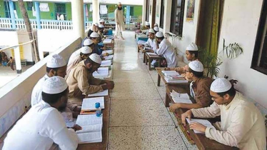 মাদরাসায় পূজার ছুটি বাতিল চেয়ে প্রধান উপদেষ্টাকে চিঠি