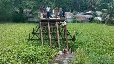 ঝুঁকিপূর্ণ সেতু ভেঙে মাইক্রোবাস খালে, ১০ বরযাত্রী নিহত
