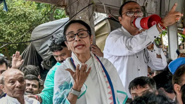 নির্বাচনে হেরে কোণঠাসা মমতার ‘ধর্ণা’