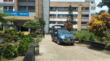 থানায় ঢুকে পুলিশকে ছুরিকাঘাত, পুকুরে মিলল হামলাকারীর মরদেহ 
