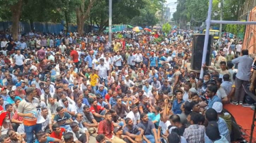 লাগাতার কর্মসূচিতে অবরুদ্ধ নগর ভবন, নাগরিক সেবা বন্ধ