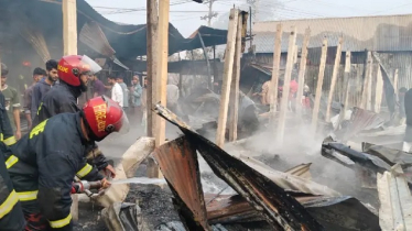 ভয়াবহ অগ্নিকাণ্ডে ২৫ দোকান পুড়ে ছাই