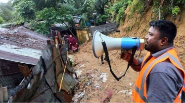 পাহাড় ধসের শঙ্কা, নিরাপদ আশ্রয়ে যেতে মাইকিং