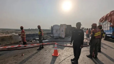 পাকিস্তানে সড়ক দুর্ঘটনায় বাসচালকসহ ১১ জনের মৃত্যু