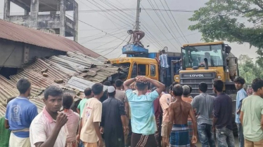 পাটগ্রামে নিয়ন্ত্রণ হারানো ট্রাকের চাপায় নিহত ৩