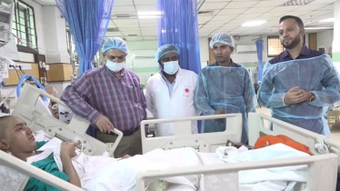 জুলাই শহীদ জুবায়েরের বোনের চিকিৎসা-পরবর্তী খোঁজ নিলেন প্রধানমন্ত্রী