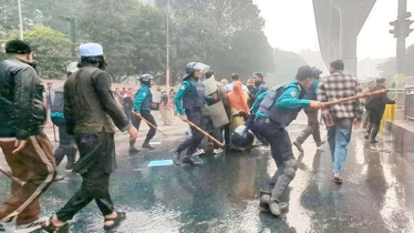 কারওয়ান বাজারে মুঠোফোন ব্যবসায়ীদের কর্মসূচি, পুলিশের ‘লাঠিপেটা’ কারওয়ান বাজারে মুঠোফোন ব্যবসায়ীদের কর্মসূচি, পুলিশের ‘লাঠিপেটা’