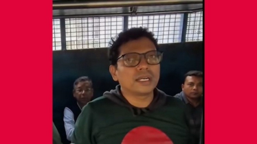 প্রিজনভ্যানে দাঁড়িয়ে জাতীয় সঙ্গীত গাইলেন পলক  