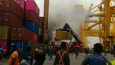 এনসিটিতে ক্রেনে আগুন কনটেইনার ওঠানামা বন্ধ