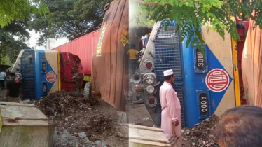চট্টগ্রামে মালবাহী ট্রেনে ট্রাকের ধাক্কা, বগি লাইনচ্যুত চট্টগ্রামে মালবাহী ট্রেনে ট্রাকের ধাক্কা, বগি লাইনচ্যুত