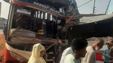 যাত্রীবাহী বাস নিয়ন্ত্রণ হারিয়ে মসজিদে ধাক্কা, বাবা-ছেলেসহ নিহত ৪ আহত ১৫