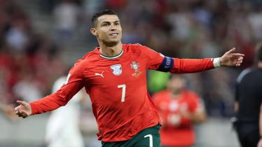 মেসিকে পেছনে ফেলে রোনালদোর বিশ্বরেকর্ড