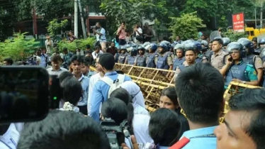 ছয় দফা দাবি নিয়ে সচিবালয়ে ৬ শিক্ষার্থী