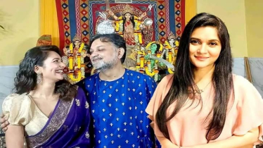 মুগ্ধ চোখে তাকিয়ে থাকা, সৃজিত-সুস্মিতার প্রেমের গুঞ্জন জোরাল