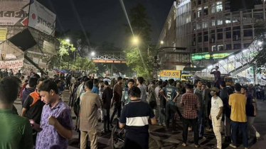 গভীর রাতে শিক্ষার্থীদের ‘শাহবাগ ব্লকেড’