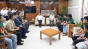 প্রধানমন্ত্রীর সঙ্গে অলিম্পিয়াড অ্যাসোসিয়েশনের স্বর্ণপদকজয়ী শিক্ষার্থীদের সাক্ষাৎ