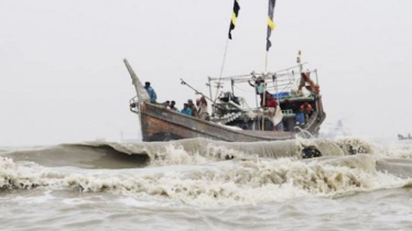 ট্রলারডুবিতে দুই জেলের মরদেহ উদ্ধার, মেলেনি কিশোর জেলের সন্ধান