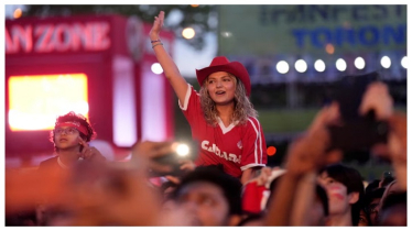 সস্তা বিমান টিকিট ও বিয়ার—দর্শকদের আকর্ষিত করছে টরন্টো