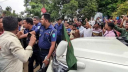 দুই উপদেষ্টার গাড়িবহর আটকে ভুয়া ভুয়া স্লোগান