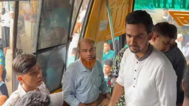 ঘরমুখো মানুষের ঈদযাত্রা নির্বিঘ্ন করতে,মহাখালী বাস টার্মিনালে উপদেষ্টা আসিফ
